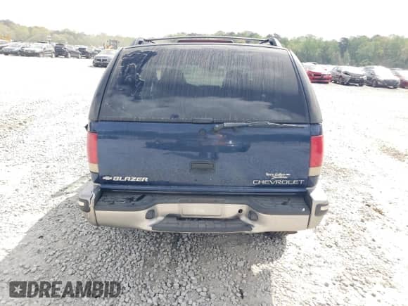 1999 Chevrolet Blazer LS z VIN 1GNCS13W3X2174681, wystawiony jako Copart lot #51832365 z przebiegiem 209 536 mil mil oraz Szkoda całkowita • Salvage title. Historia ofert i sprzedaży dostępna na DreamBid. Obrazek 6.