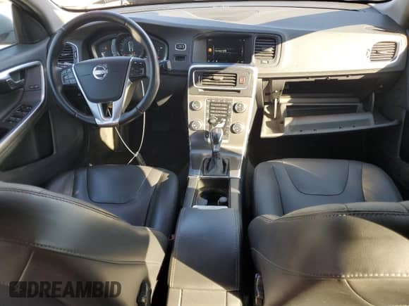 2015 Volvo S60 T5 Drive-E Platinum с VIN YV126MFM5F1335339, выставлен на аукционе Copart как лот 82262385 с пробегом 135 729 миль миль и Списание • Salvage title. История ставок и продаж доступна на DreamBid. Изображение 8.