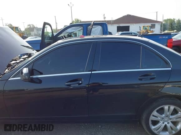 2010 Mercedes-Benz C 300 Sport с VIN WDDGF5EB1AR119649, выставлен на аукционе IAAI как лот 42941029 с пробегом 94 708 миль миль и . История ставок и продаж доступна на DreamBid. Изображение 14.