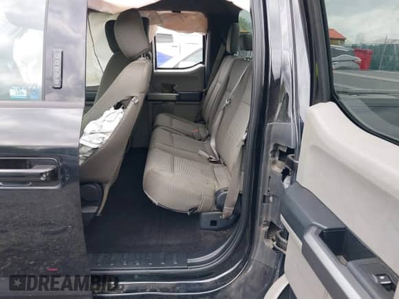 2020 Ford F-150 XL z VIN 1FTFX1E47LFA36566, wystawiony jako IAAI lot #39364878 z przebiegiem 55 188 mil mil oraz . Historia ofert i sprzedaży dostępna na DreamBid. Obrazek 8.