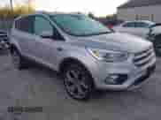 2017 Ford Escape Titanium с VIN 1FMCU9JD5HUC32827, выставлен на аукционе IAAI как лот 43425560 с пробегом 148 460 миль миль и . История ставок и продаж доступна на DreamBid. Изображение 1.
