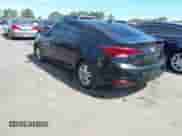 2019 Hyundai Elantra Value Edition z VIN 5NPD84LF3KH415840, wystawiony jako IAAI lot #43376034 z przebiegiem 157 855 mil mil oraz . Historia ofert i sprzedaży dostępna na DreamBid. Obrazek 3.