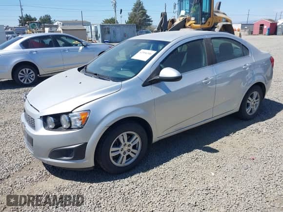 2015 Chevrolet Sonic LT с VIN 1G1JC5SH1F4197413, выставлен на аукционе IAAI как лот 42956346 с пробегом Не указан миль и . История ставок и продаж доступна на DreamBid. Изображение 2.