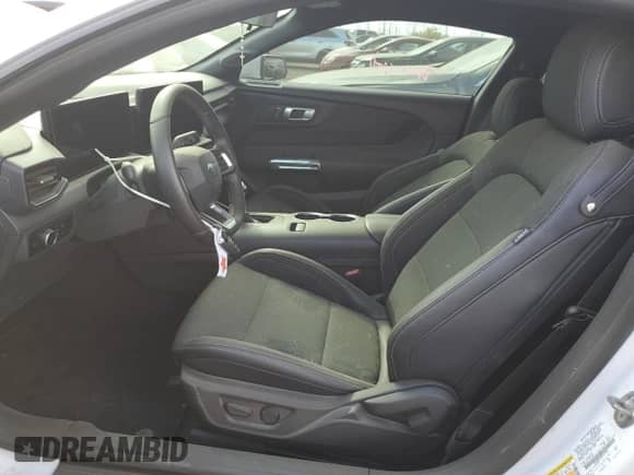 2024 Ford Mustang EcoBoost с VIN 1FA6P8THXR5107956, выставлен на аукционе Copart как лот 82211305 с пробегом 16 891 миль миль и Списание • Salvage title. История ставок и продаж доступна на DreamBid. Изображение 7.