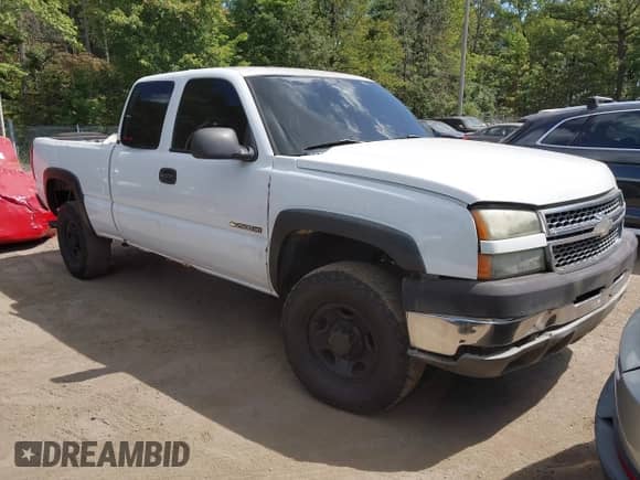2005 Chevrolet Silverado 2500HD Work Truck with VIN 1GCHC29U35E221226, listed as a IAAI auction lot 43144702 with 315,093 mi miles and . Bid and sale history available at DreamBid. Image 1.