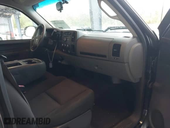 2013 Chevrolet Silverado 1500 LS z VIN 3GCPCREA6DG172384, wystawiony jako IAAI lot #41864124 z przebiegiem 249 337 mil mil oraz . Historia ofert i sprzedaży dostępna na DreamBid. Obrazek 5.