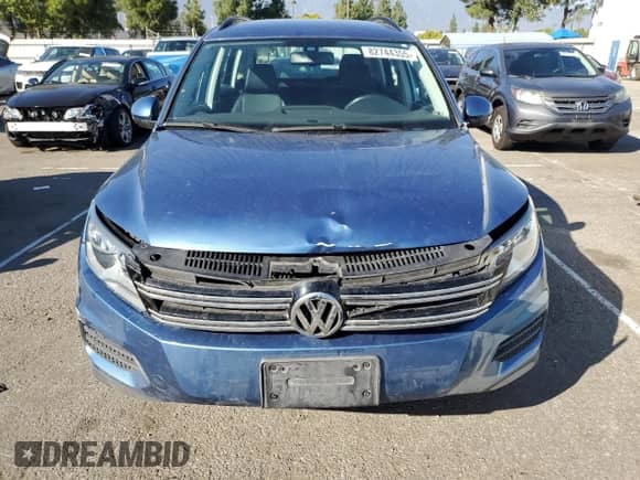 2017 Volkswagen Tiguan S с VIN WVGAV7AX8HK004139, выставлен на аукционе Copart как лот 82744355 с пробегом 101 172 миль миль и Списание • Salvage title. История ставок и продаж доступна на DreamBid. Изображение 5.