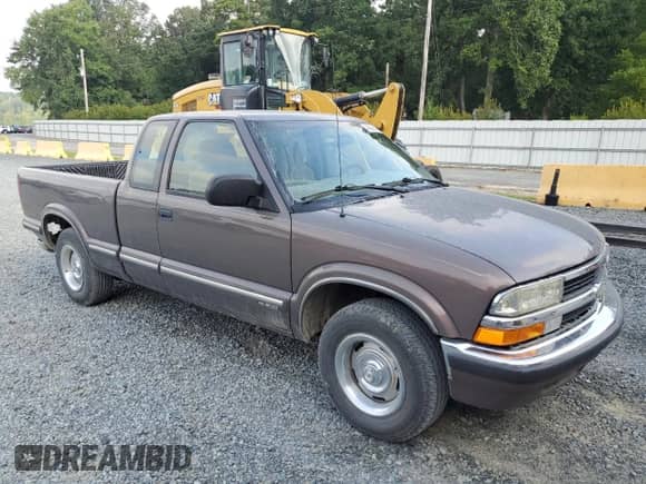 1998 Chevrolet S-10 LS с VIN 1GCCS19X0WK100710, выставлен на аукционе Copart как лот 61636495 с пробегом 216 032 миль миль и Списание • Salvage title. История ставок и продаж доступна на DreamBid. Изображение 4.