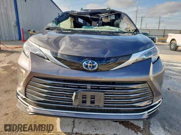 2023 Toyota Sienna Platinum с VIN 5TDESKFC1PS107059, выставлен на аукционе Copart как лот 59583485 с пробегом Не указан миль и Списание • Salvage title. История ставок и продаж доступна на DreamBid. Изображение 5.