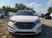 2017 Hyundai Tucson Eco z VIN KM8J33A28HU293563, wystawiony jako Copart lot #80352605 z przebiegiem 206 911 mil mil oraz Czysty tytuł • Clean title. Historia ofert i sprzedaży dostępna na DreamBid. Obrazek 5.