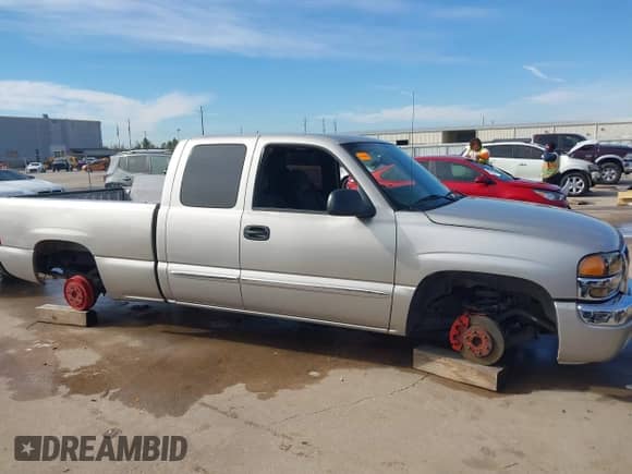 2005 GMC Sierra 1500 SLE z VIN 2GTEC19TX51217941, wystawiony jako IAAI lot #41333257 z przebiegiem 273 832 mil mil oraz . Historia ofert i sprzedaży dostępna na DreamBid. Obrazek 13.