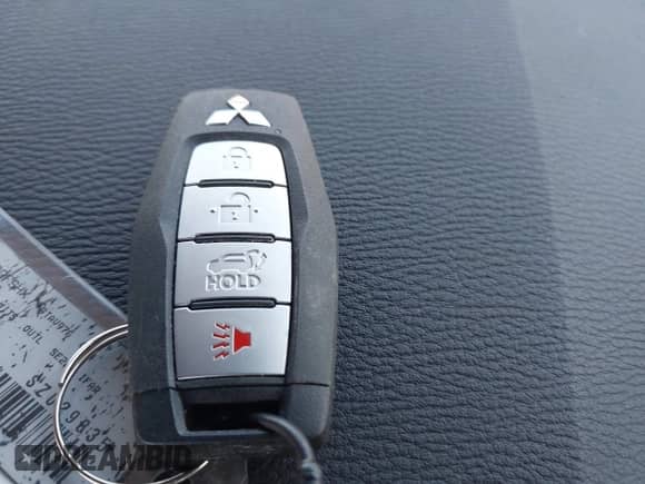 2025 Mitsubishi Outlander SE z VIN JA4J3VA8XSZ029835, wystawiony jako IAAI lot #43405050 z przebiegiem 8 221 mil mil oraz . Historia ofert i sprzedaży dostępna na DreamBid. Obrazek 11.
