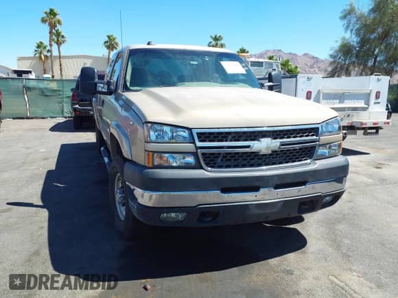 2005 Chevrolet Silverado 2500HD Work Truck with VIN 1GCHC29U05E216369, listed as a IAAI auction lot 42517068 with 278,121 mi miles and . Bid and sale history available at DreamBid. Image 6.