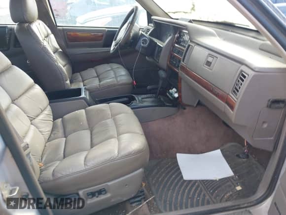 1993 Jeep Grand Cherokee with VIN 1J4GZ88Y6PC546060, listed as a IAAI auction lot 43324900 with 142,127 mi miles and . Bid and sale history available at DreamBid. Image 5.