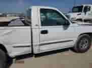 2000 GMC Sierra 1500 SL z VIN 1GTEC14V4YZ134381, wystawiony jako Copart lot #74267324 z przebiegiem Nie podano mil oraz Szkoda całkowita • Salvage title. Historia ofert i sprzedaży dostępna na DreamBid. Obrazek 10.