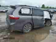 2018 Toyota Sienna LE z VIN 5TDJZ3DC6JS199103, wystawiony jako Copart lot #57821175 z przebiegiem Nie podano mil oraz Szkoda całkowita • Salvage title. Historia ofert i sprzedaży dostępna na DreamBid. Obrazek 3.