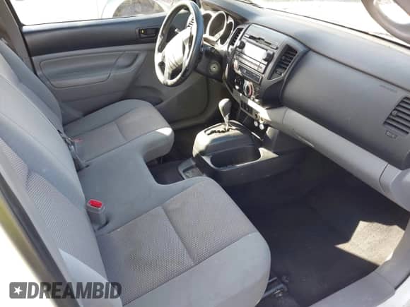 2012 Toyota Tacoma z VIN 5TFNX4CN7CX015297, wystawiony jako IAAI lot #43308388 z przebiegiem 276 426 mil mil oraz . Historia ofert i sprzedaży dostępna na DreamBid. Obrazek 5.