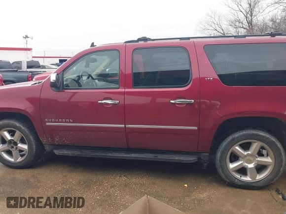 2009 Chevrolet Suburban LTZ с VIN 1GNFC36059R293095, выставлен на аукционе IAAI как лот 41550897 с пробегом 342 825 миль миль и . История ставок и продаж доступна на DreamBid. Изображение 14.