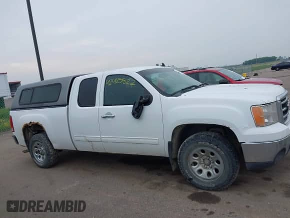 2013 GMC Sierra 1500 SL z VIN 1GTR2UEA3DZ404468, wystawiony jako IAAI lot #42425822 z przebiegiem 207 909 mil mil oraz . Historia ofert i sprzedaży dostępna na DreamBid. Obrazek 13.