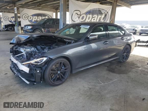 2022 BMW 3 Series M340i z VIN 3MW5U7J0XN8C39888, wystawiony jako Copart lot #82389045 z przebiegiem 23 292 mil mil oraz Szkoda całkowita • Salvage title. Historia ofert i sprzedaży dostępna na DreamBid. Obrazek 1.