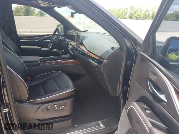 2021 Cadillac Escalade ESV Premium Luxury с VIN 1GYS4LKL8MR330583, выставлен на аукционе IAAI как лот 42519214 с пробегом 150 039 миль миль и . История ставок и продаж доступна на DreamBid. Изображение 5.