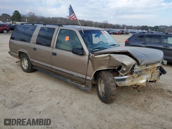 1996 Chevrolet Suburban with VIN 1GNEC16R0TJ376406, listed as a Copart auction lot 47040935 with 245,664 mi miles and Salvage title. Bid and sale history available at DreamBid. Image 4.