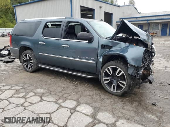 2009 Cadillac Escalade ESV with VIN 1GYFK26269R267347, listed as a Copart auction lot 84268825 with Not provided miles and Salvage title. Bid and sale history available at DreamBid. Image 4.