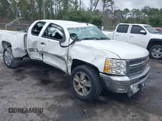 2013 Chevrolet Silverado 1500 LT z VIN 1GCRCSE05DZ344718, wystawiony jako IAAI lot #43420272 z przebiegiem 77 120 mil mil oraz . Historia ofert i sprzedaży dostępna na DreamBid. Obrazek 1.