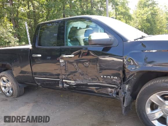 2014 Chevrolet Silverado 1500 LTZ z VIN 1GCVKSECXEZ399579, wystawiony jako IAAI lot #42442708 z przebiegiem 167 046 mil mil oraz . Historia ofert i sprzedaży dostępna na DreamBid. Obrazek 13.
