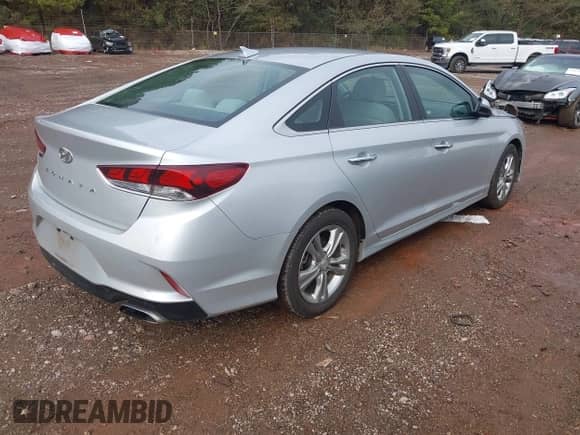 2018 Hyundai Sonata Limited с VIN 5NPE34AF0JH610007, выставлен на аукционе IAAI как лот 43538216 с пробегом 105 307 миль миль и . История ставок и продаж доступна на DreamBid. Изображение 4.