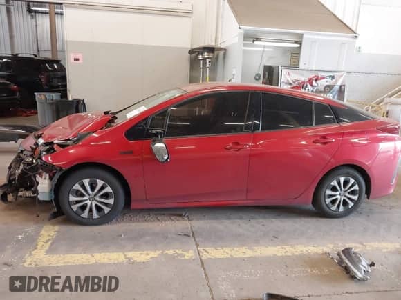 2018 Toyota Prius Plus z VIN JTDKARFP5J3077221, wystawiony jako IAAI lot #42544838 z przebiegiem 84 902 mil mil oraz . Historia ofert i sprzedaży dostępna na DreamBid. Obrazek 15.