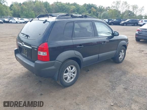 2008 Hyundai Tucson SE with VIN KM8JN12D18U917203, listed as a IAAI auction lot 43300609 with 119,847 mi miles and . Bid and sale history available at DreamBid. Image 4.