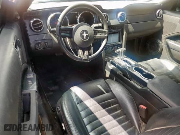 2005 Ford Mustang GT Deluxe z VIN 1ZVHT85H255211280, wystawiony jako Copart lot #69271235 z przebiegiem 109 841 mil mil oraz Czysty tytuł • Clean title. Historia ofert i sprzedaży dostępna na DreamBid. Obrazek 8.