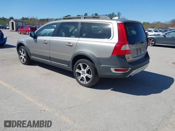 2012 Volvo XC70 T6 z VIN YV4902BZ1C1127334, wystawiony jako IAAI lot #42140359 z przebiegiem 214 196 mil mil oraz . Historia ofert i sprzedaży dostępna na DreamBid. Obrazek 3.