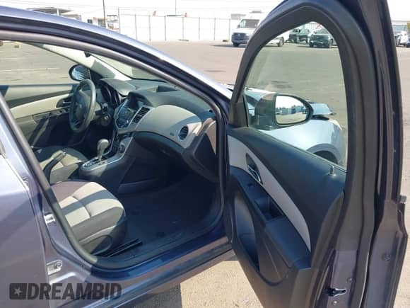 2014 Chevrolet Cruze LS с VIN 1G1PA5SG9E7321755, выставлен на аукционе IAAI как лот 43150192 с пробегом 104 547 миль миль и . История ставок и продаж доступна на DreamBid. Изображение 5.