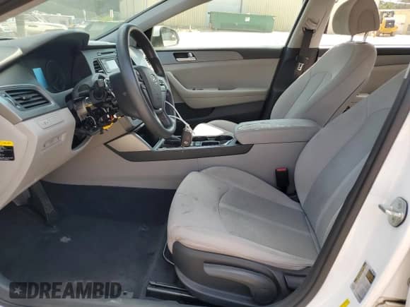2015 Hyundai Sonata SE с VIN 5NPE24AF0FH177038, выставлен на аукционе Copart как лот 71650005 с пробегом 157 423 миль миль и Чистый • Clean title. История ставок и продаж доступна на DreamBid. Изображение 7.