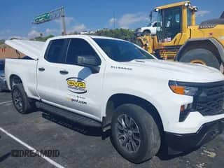 2025 Chevrolet Silverado 1500 Work Truck z VIN 1GCRAAEKXSZ104448, wystawiony jako IAAI lot #43311035 z przebiegiem 11 549 mil mil oraz . Historia ofert i sprzedaży dostępna na DreamBid. Obrazek 1.