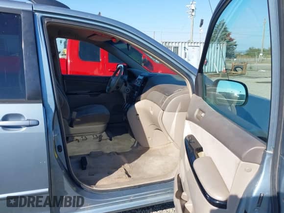 2005 Toyota Sienna LE with VIN 5TDBA23CX5S030571, listed as a IAAI auction lot 43033019 with 219,453 mi miles and . Bid and sale history available at DreamBid. Image 5.