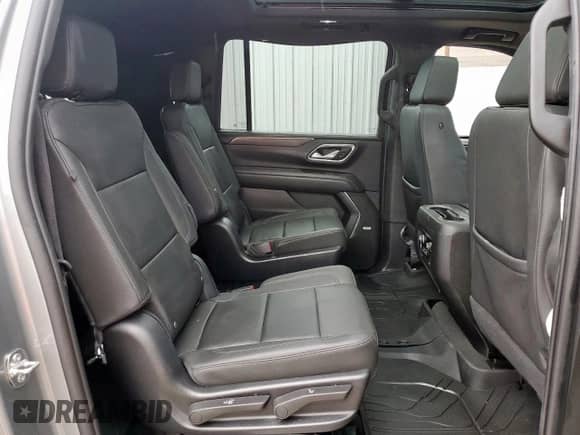 2023 Chevrolet Suburban LT z VIN 1GNSCCKD5PR308814, wystawiony jako Copart lot #61955315 z przebiegiem 33 659 mil mil oraz Szkoda całkowita • Salvage title. Historia ofert i sprzedaży dostępna na DreamBid. Obrazek 11.