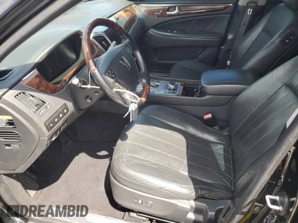 2013 Hyundai Equus Signature с VIN KMHGH4JH9DU058265, выставлен на аукционе Copart как лот 71487445 с пробегом 127 594 миль миль и Списание • Salvage title. История ставок и продаж доступна на DreamBid. Изображение 7.