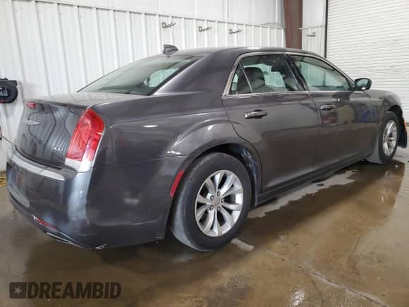 2015 Chrysler 300 Limited z VIN 2C3CCAAG0FH828709, wystawiony jako Copart lot #59428145 z przebiegiem 133 545 mil mil oraz Szkoda całkowita • Salvage title. Historia ofert i sprzedaży dostępna na DreamBid. Obrazek 3.