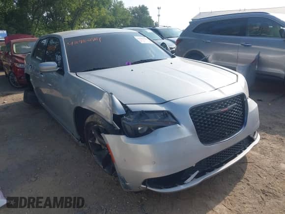 2021 Chrysler 300 S z VIN 2C3CCABGXMH549893, wystawiony jako IAAI lot #42982981 z przebiegiem 90 497 mil mil oraz . Historia ofert i sprzedaży dostępna na DreamBid. Obrazek 1.