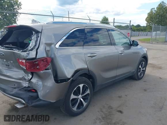 2018 Kia Sorento EX with VIN 5XYPHDA50JG422256, listed as a IAAI auction lot 43091121 with 60,364 mi miles and . Bid and sale history available at DreamBid. Image 4.