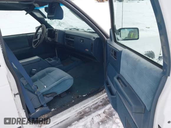 1993 Chevrolet Blazer с VIN 1GNDT13W3P2214338, выставлен на аукционе IAAI как лот 41511324 с пробегом 175 816 миль миль и . История ставок и продаж доступна на DreamBid. Изображение 5.