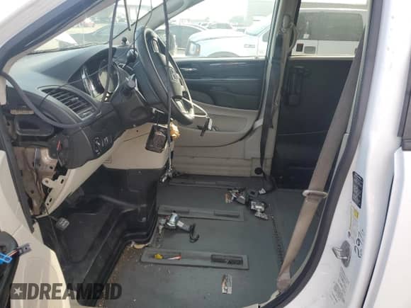 2018 Dodge Grand Caravan SE with VIN 2C7WDGBG6JR243226, listed as a Copart auction lot 54973594 with 181,561 mi miles and Clean title. Bid and sale history available at DreamBid. Image 7.