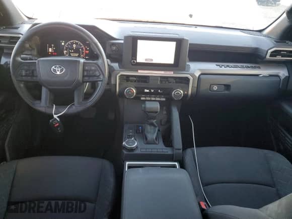 2024 Toyota Tacoma SR5 z VIN 3TYLB5JN6RT040080, wystawiony jako Copart lot #86147085 z przebiegiem 7 596 mil mil oraz Szkoda całkowita • Salvage title. Historia ofert i sprzedaży dostępna na DreamBid. Obrazek 8.