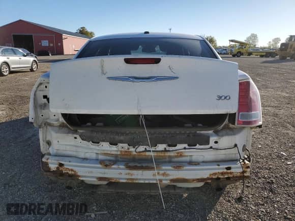 2012 Chrysler 300 Limited z VIN 2C3CCACGXCH307327, wystawiony jako Copart lot #82133095 z przebiegiem 226 977 mil mil oraz Szkoda całkowita • Salvage title. Historia ofert i sprzedaży dostępna na DreamBid. Obrazek 6.
