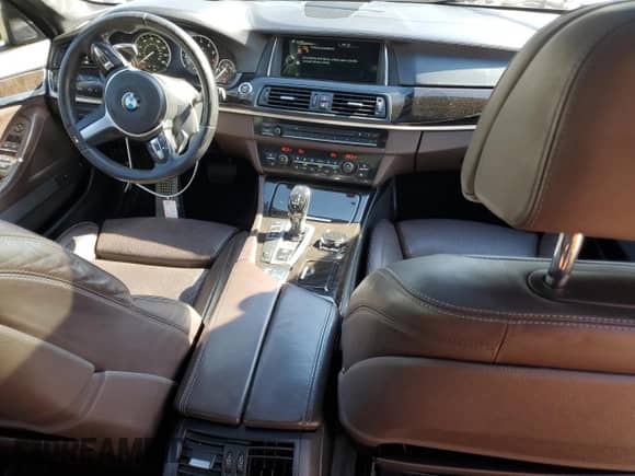 2016 BMW 5 Series 550i z VIN WBAKN9C51GD962751, wystawiony jako Copart lot #84439695 z przebiegiem 162 491 mil mil oraz Szkoda całkowita • Salvage title. Historia ofert i sprzedaży dostępna na DreamBid. Obrazek 8.