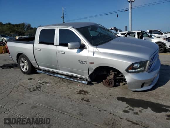 2014 Ram 1500 Sport z VIN 1C6RR6MT5ES144666, wystawiony jako Copart lot #84598365 z przebiegiem 290 981 mil mil oraz Szkoda całkowita • Salvage title. Historia ofert i sprzedaży dostępna na DreamBid. Obrazek 4.