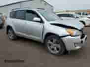 2010 Toyota RAV4 Sport с VIN 2T3RF4DV4AW032403, выставлен на аукционе Copart как лот 81475845 с пробегом 350 379 миль миль и Списание • Salvage title. История ставок и продаж доступна на DreamBid. Изображение 4.